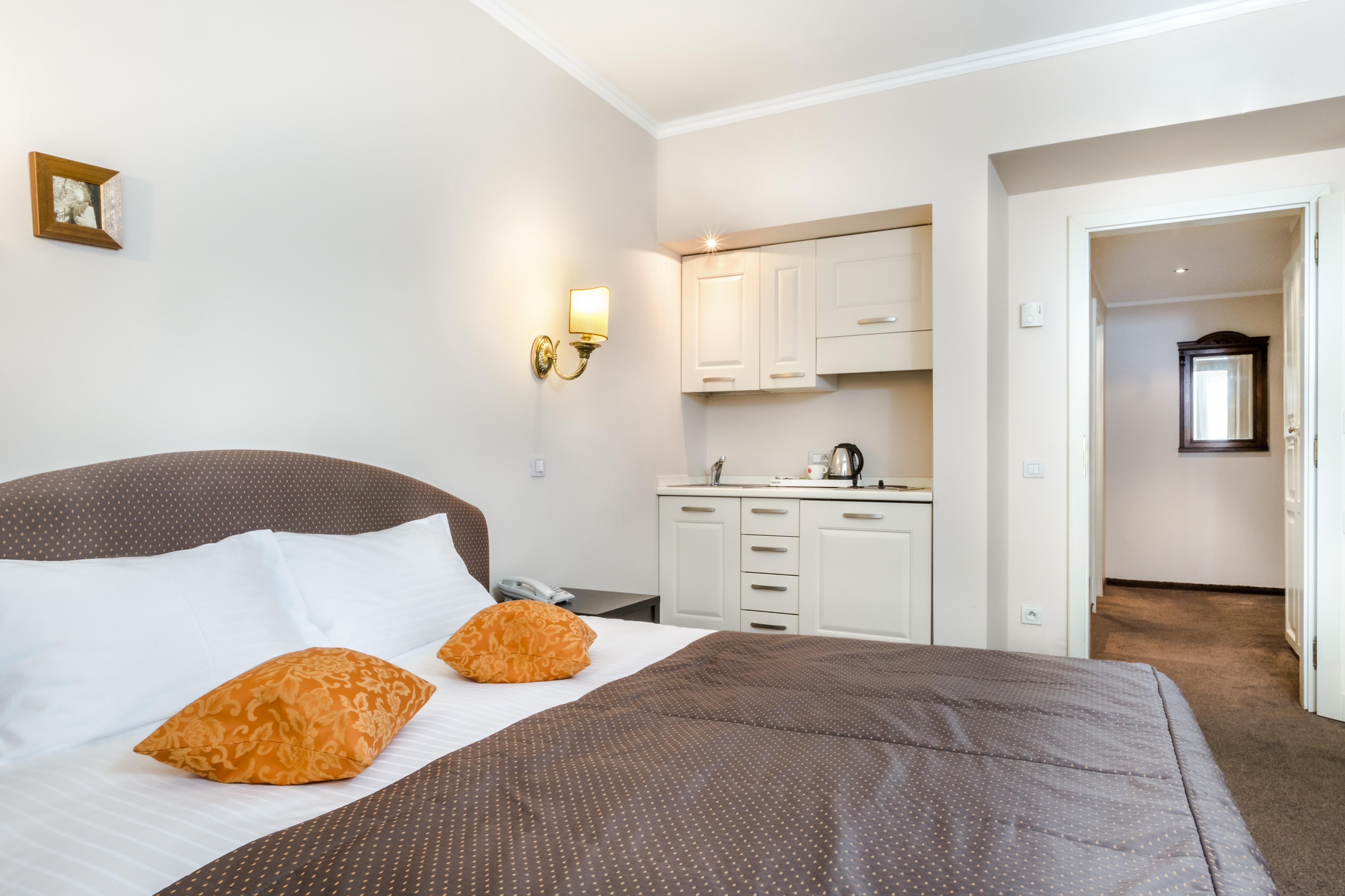 Hotel Bookquet Praga Exterior foto A typical studio apartment