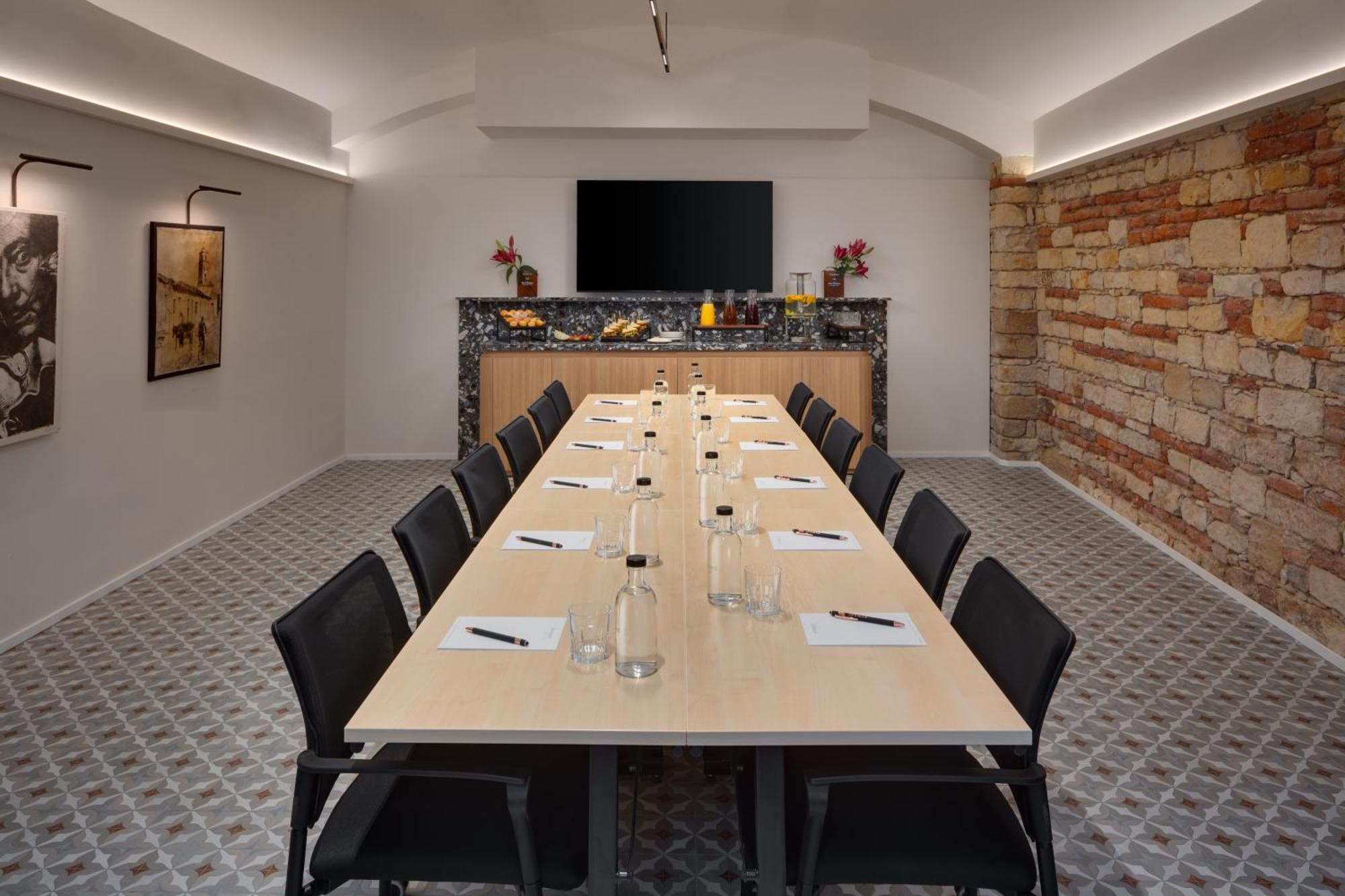 Hotel Bookquet Praga Exterior foto The Boardroom at The Ivy Hotel