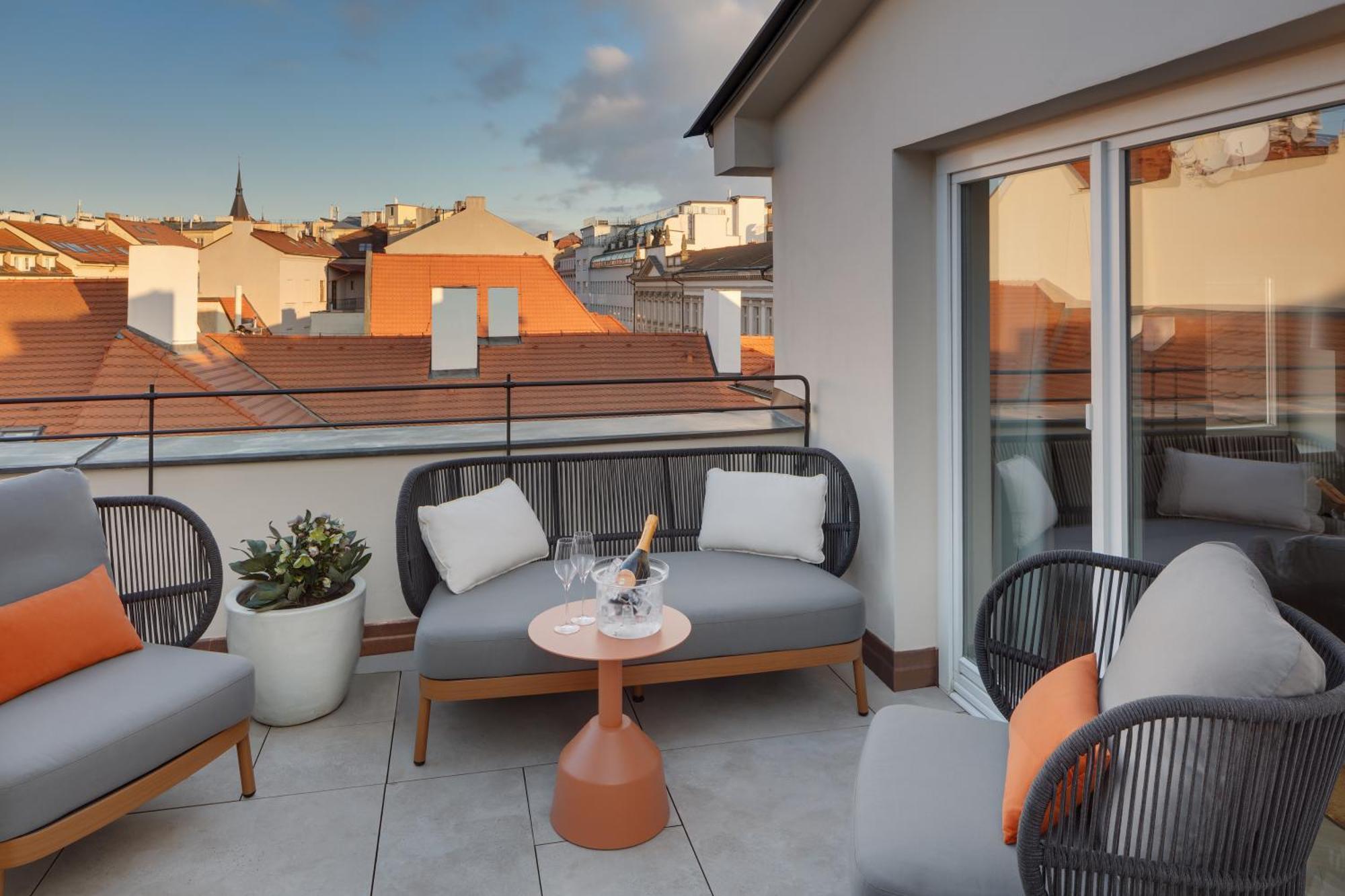 Hotel Bookquet Praga Exterior foto The Terrace at the Hotel
