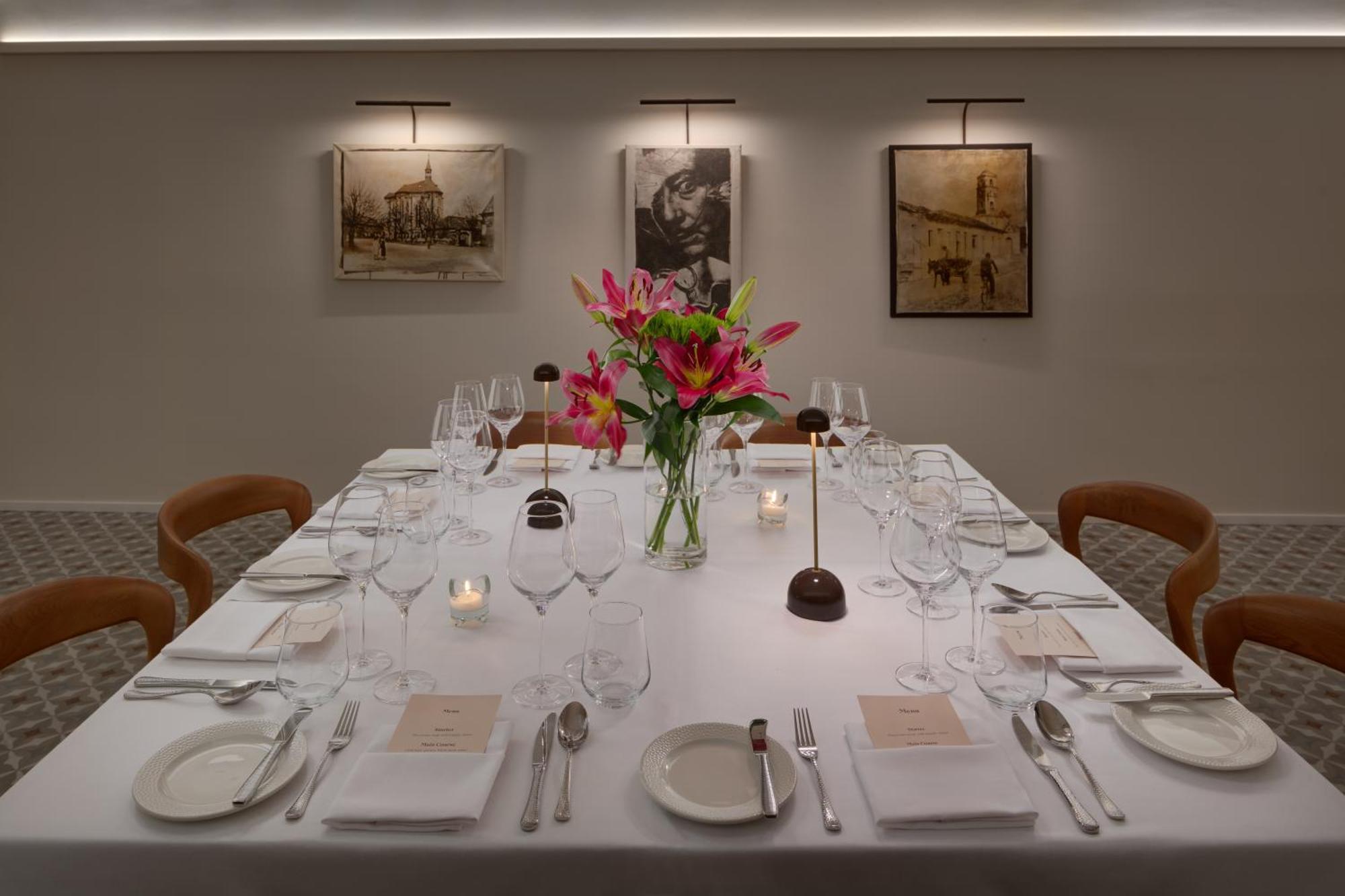 Hotel Bookquet Praga Exterior foto The dining room at the restaurant